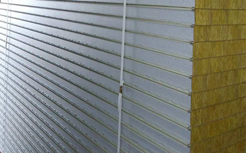 在選材和工藝方面巖棉夾芯板有哪些特點？