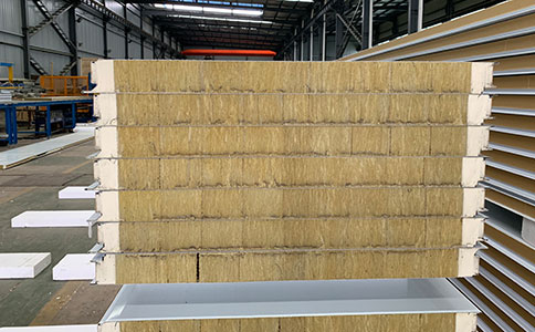 聚氨酯封邊巖棉橫裝夾芯板加工在建筑領(lǐng)域中的良好發(fā)揮！