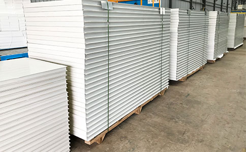 使用聚氨酯PU封邊巖棉夾芯板時，我們應(yīng)該注意哪些方面？